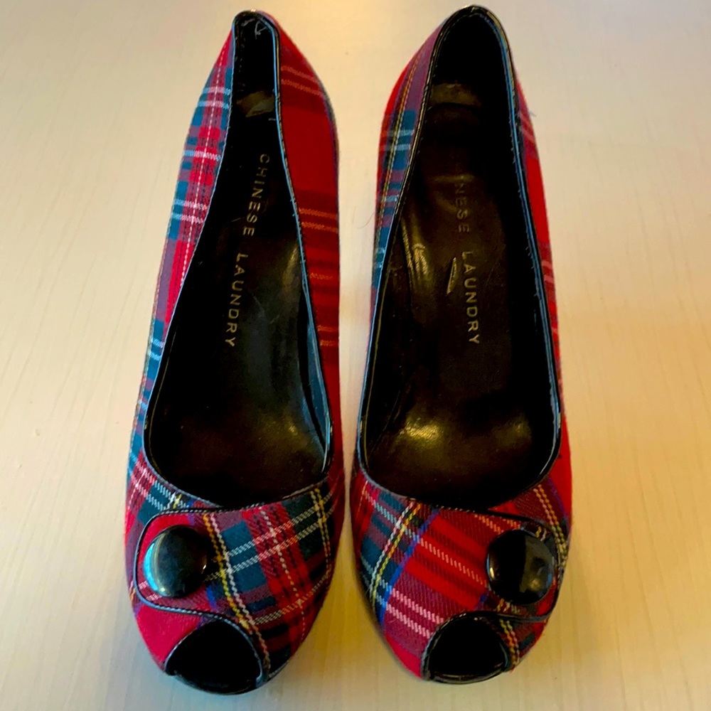 Adorable red plaid peep-toe Christmas pumps